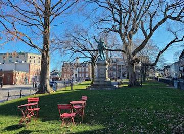 rhode-island/newport-coastline/attraction/eisenhower-park