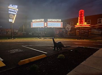 illinois/metro-east/attraction/it-s-electric-neon-sign-park