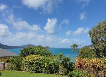 australia/whitsunday-islands/attraction/all-saints-chapel