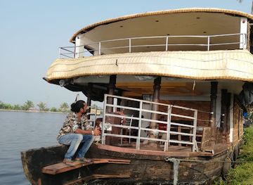india/alleppey/attraction/lake-surya-house-boat