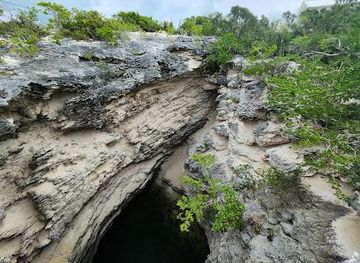 turks-and-caicos-islands/middle-caicos/attraction/the-hole