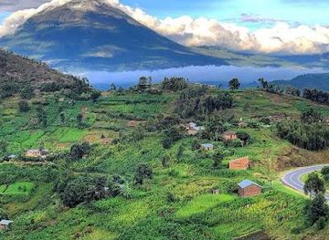 rwanda/ruhengeri/attraction/muhavura-volcano