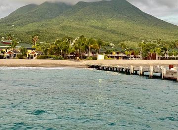 saint-kitts-and-nevis/black-rocks/attraction/pinneys-beach