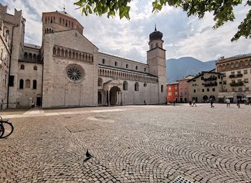 italy/val-di-non/attraction/piazza-del-duomo-di-trento