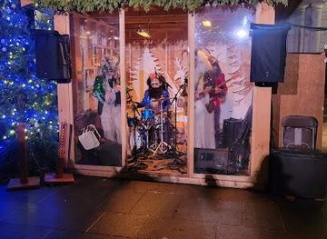 canada/quebec-city/attraction/christmas-market-at-jardins-de-l-hotel-de-ville