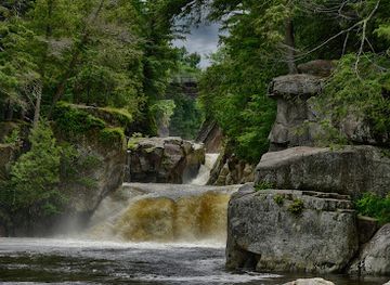 new-york/adirondack-mountains/attraction/flume-falls