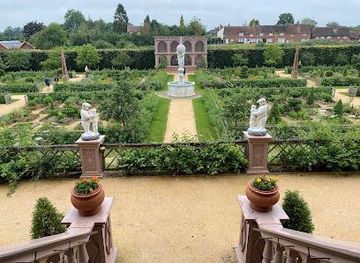 united-kingdom/stratford-upon-avon/attraction/kenilworth-castle-and-elizabethan-garden