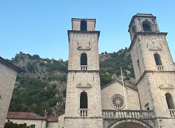 montenegro/zeta-plain/attraction/the-obelisk-in-front-of-clock-tower