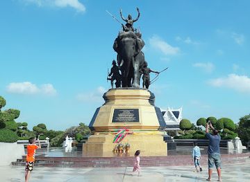 thailand/ayutthaya-province/attraction/queen-sri-suriyothai-memorial