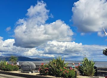 ireland/county-louth/attraction/blackrock-promenade-with-outstanding-views-of-mountains-and-coastal-views