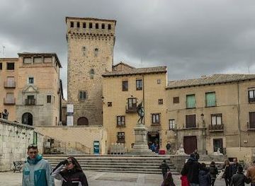 spain/segovia/attraction/plaza-de-medina-del-campo