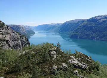 Hengjanefossen waterfall