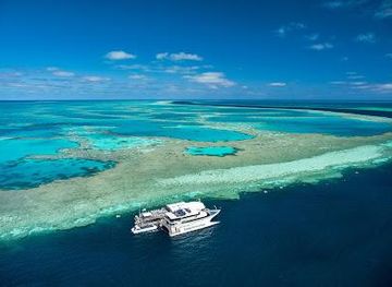 australia/airlie-beach/attraction/cruise-whitsundays