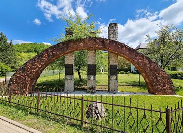 poland/stolowe-mountains/attraction/pomnik-trzech-kultur