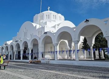 greece/santorini/attraction/metropolitan-church-of-ypapanti-thira