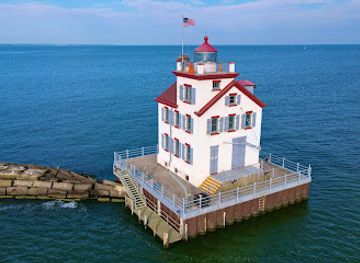 ohio/firelands/attraction/lorain-harbor-lighthouse