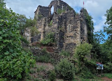 france/languedoc-roussillon/attraction/ruines-du-chateau-et-village-de-lauzieres-octon