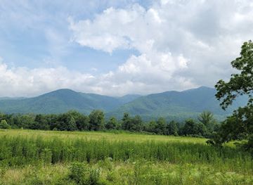 tennessee/cades-cove/attraction/cades-cove-entrance