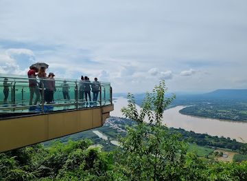 thailand/mekong-river-region/attraction/wat-pha-tak-suea