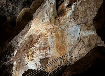 south-dakota/jewel-cave-national-monument/attraction/jewel-cave-national-monument-visitor-center