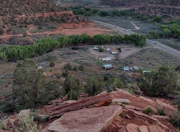 utah/mt-carmel/attraction/dinosaur-tracks-trailhead
