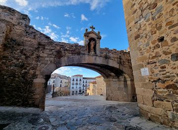 spain/extremadura/attraction/arco-de-la-estrella