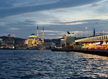 turkiye/istanbul/taksim/attraction/sea-view-benches