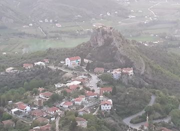 albania/kurbin/attraction/dyqanet-e-vjetra-ilire