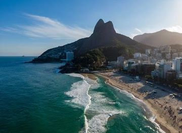 brazil/rio-de-janeiro/attraction/leblon-beach