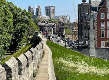 united-kingdom/york/landmark/york-city-walls
