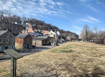 west-virginia/harpers-ferry-national-historical-park/attraction/white-hall-tavern