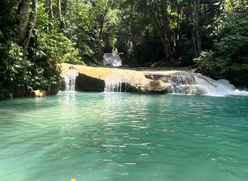 jamaica/port-maria/attraction/cool-blue-hole