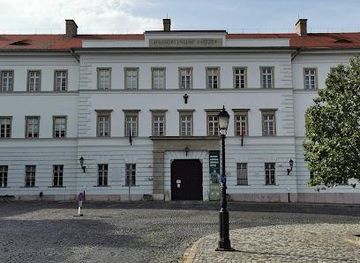 hungary/vac/attraction/military-history-museum