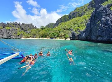 philippines/mimaropa/attraction/el-nido-beach