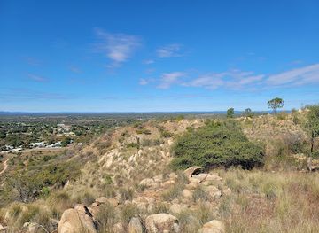 australia/northern-queensland/attraction/sunset-experience-on-towers-hill-https-youtu-be-afmaqorzga