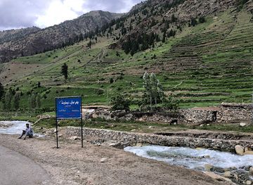 pakistan/karakoram-highway/attraction/chill-stream-side-on-mountain-drive