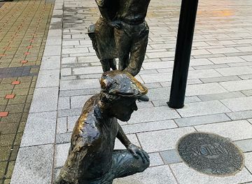 united-kingdom/leeds/attraction/the-petanque-player