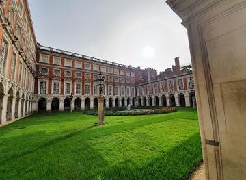 united-kingdom/london/attraction/hampton-court-park-home-park