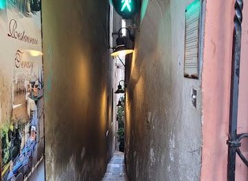 czechia/prague/attraction/prague-s-narrowest-alley