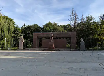 Vladimir Lenin Monument
