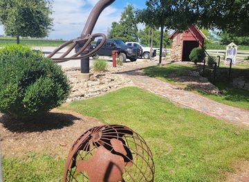 illinois/prairie-state/attraction/world-s-largest-pitchfork