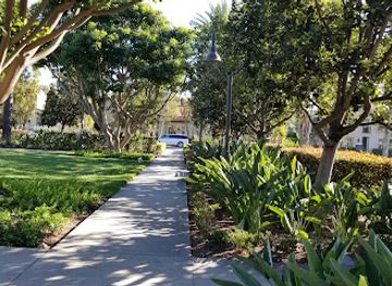 california/irvine/attraction/coral-tree-square-park