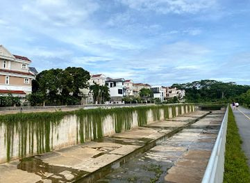 singapore/holland-village/attraction/holland-green-linear-park