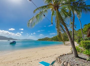 australia/whitsunday-islands/attraction/zigzag-whitsundays-day-tour