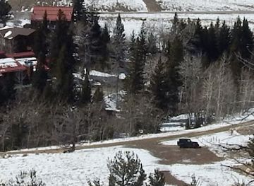 montana/beartooth-highway/attraction/mt-maurice-trailhead-parking