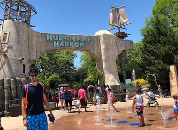california/los-angeles-county/attraction/hurricane-harbor-los-angeles