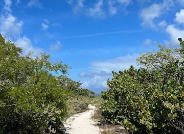 turks-and-caicos-islands/grace-bay/attraction/beach-access-east