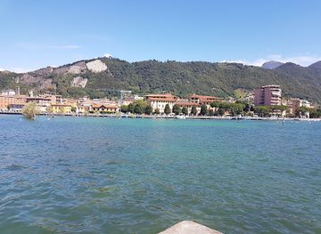 italy/lombardy/attraction/lungolago-sarnico
