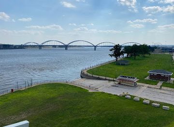 iowa/davenport/attraction/skybridge