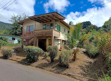 grenada/grand-anse-beach/attraction/rainbow-tree